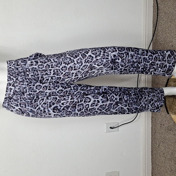 Van Winkle & Co Purple Black Animal Print Mobwife Top & Pants Pajama Set Size M - Picture 10 of 15